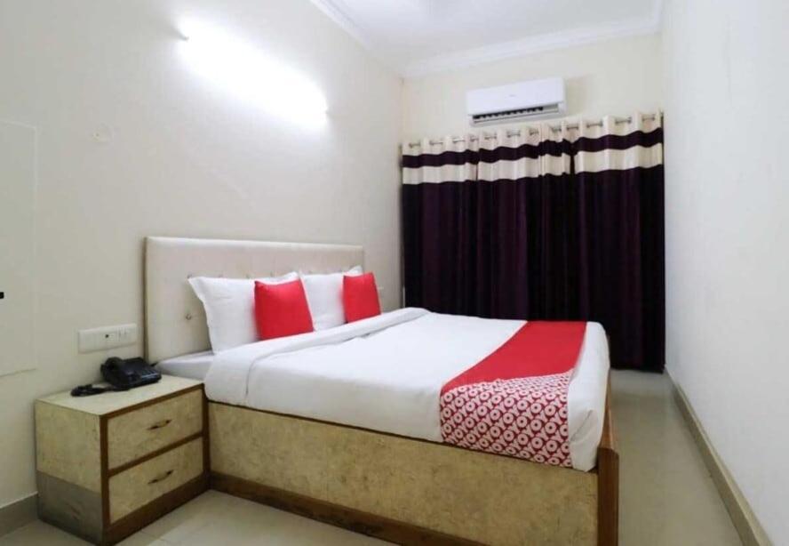 Hotel Anand Amritsar Exterior photo