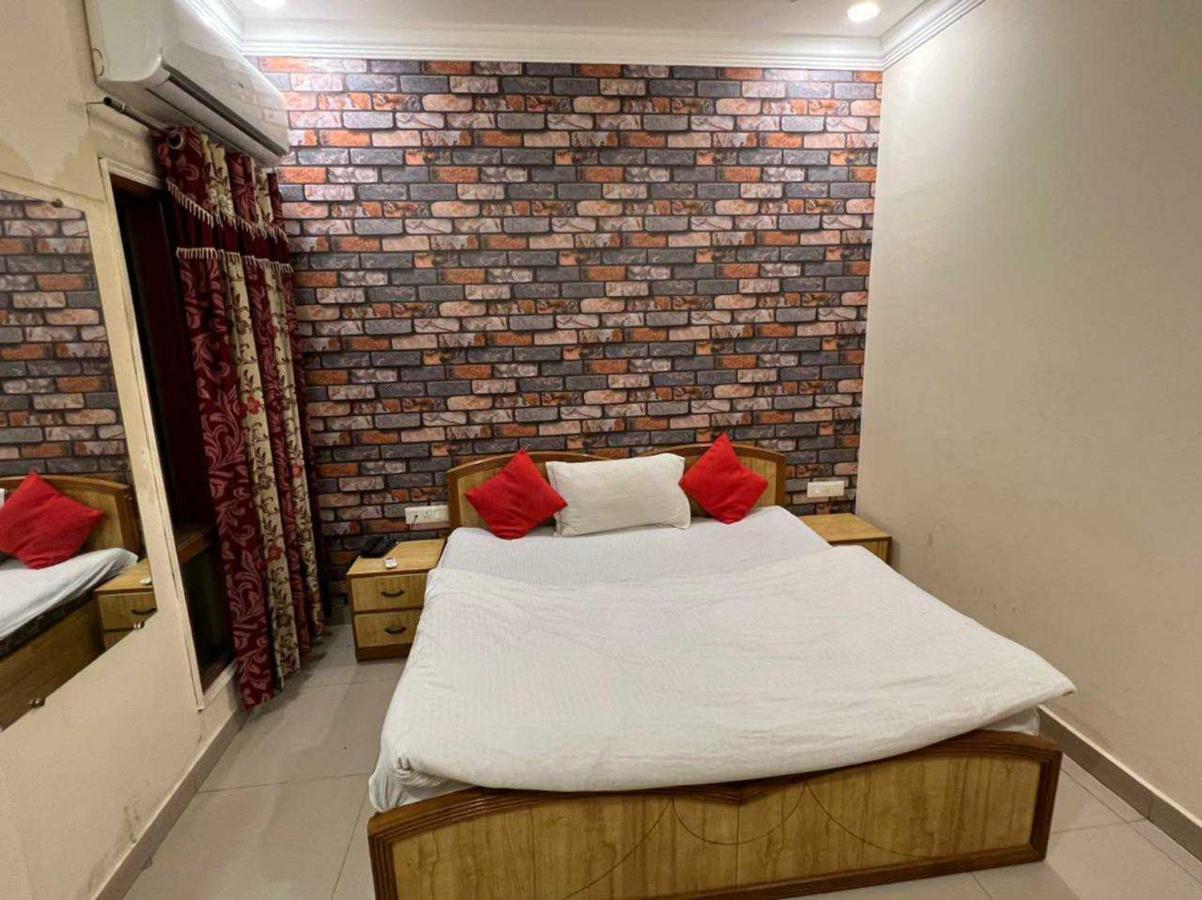 Hotel Anand Amritsar Exterior photo