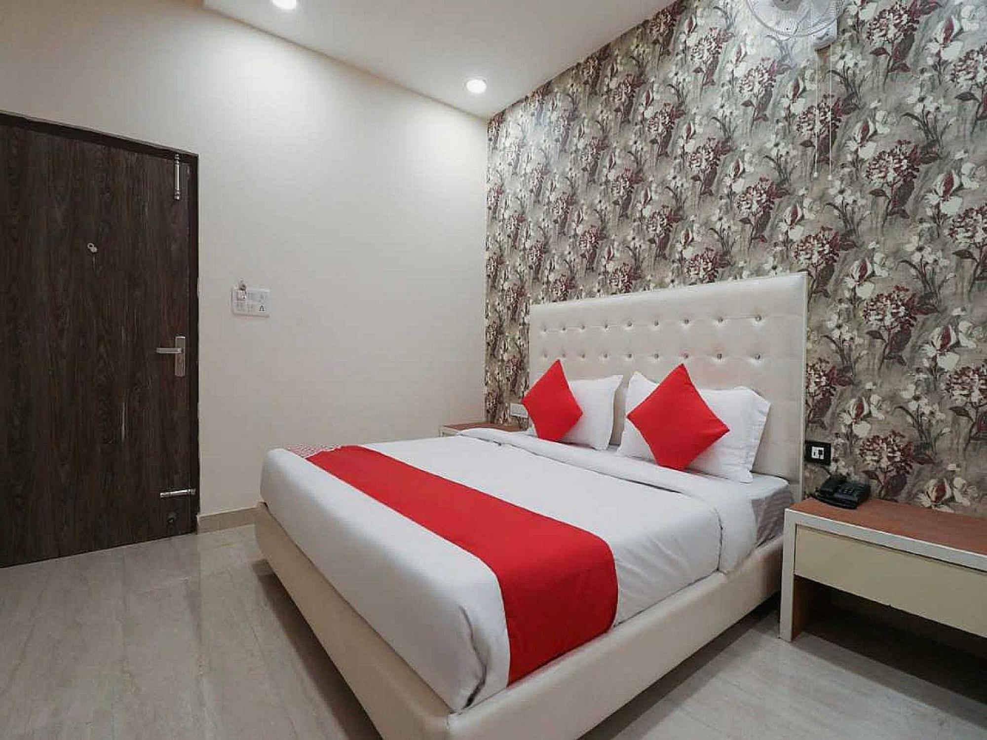 Hotel Anand Amritsar Exterior photo