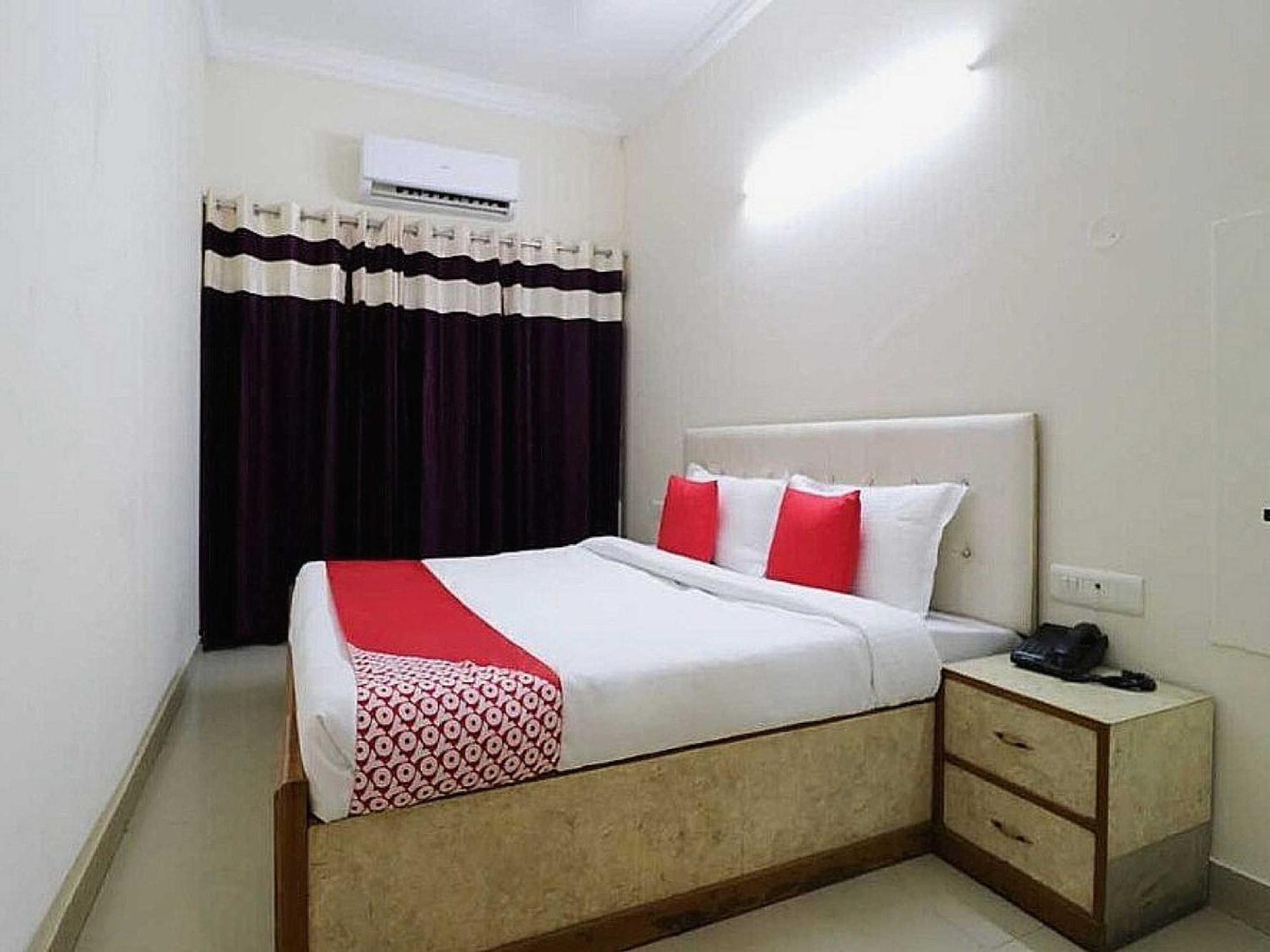 Hotel Anand Amritsar Exterior photo